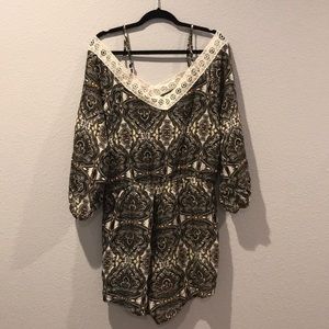 Printed romper with lace